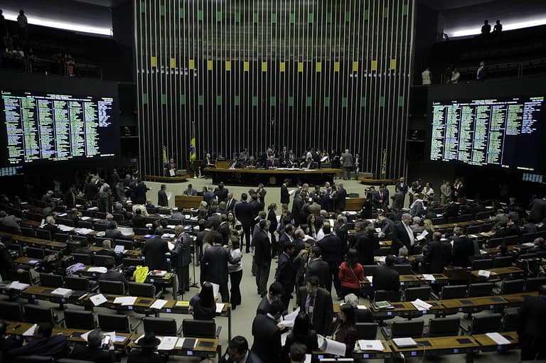 Câmara dos Deputados aprovou uma multa para bancos que realizarem empréstimos consignados sem autorização expressa do beneficiário