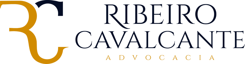 Logo do escritório de advocacia Ribeiro Cavalcante com uma letra RC estilizada na cor dourada e o nome em azul escuro.