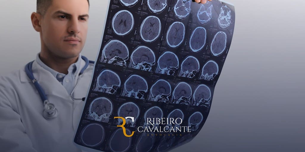 Médico analisando exames de ressonância magnética cerebral, com logo Ribeiro Cavalcante Advocacia no canto inferior.