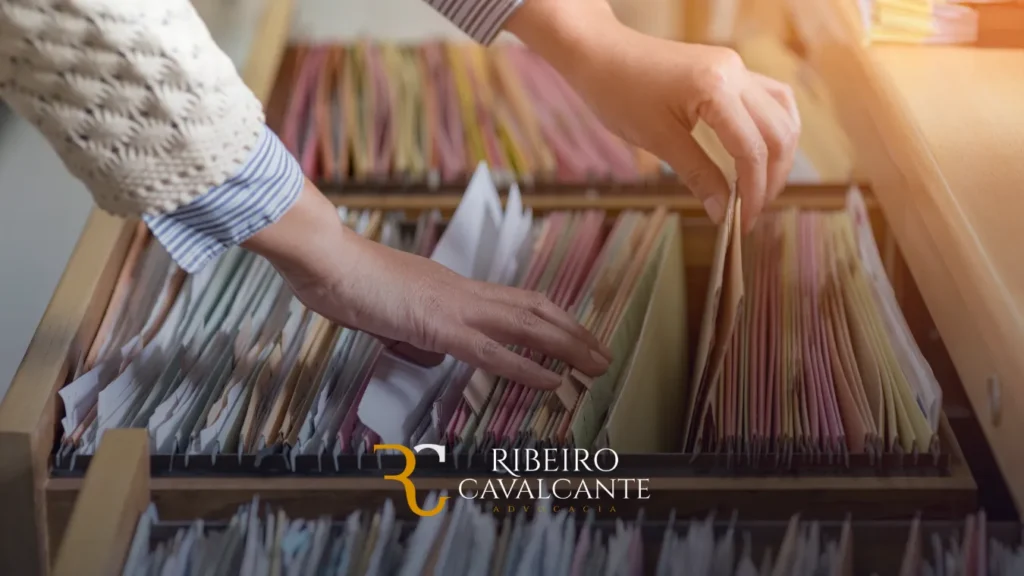 demissão sem justa causa,direitos trabalhistas,verbas rescisórias,aviso prévio,FGTS,seguro-desemprego,rescisão contratual,demissão,indenização