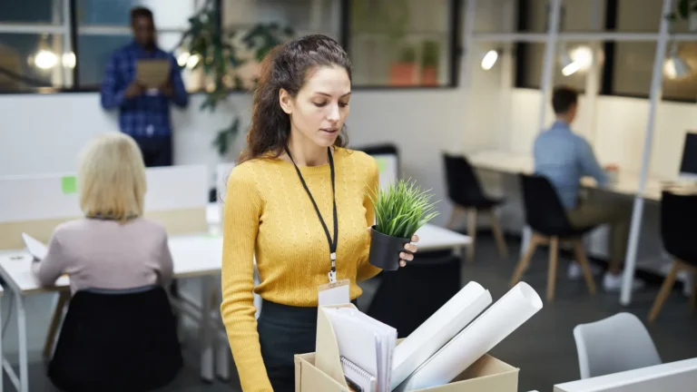 estabilidade no emprego,auxílio-doença acidentário,acidente de trabalho,direitos trabalhistas,CLT,segurança no trabalho,doença ocupacional,reintegração,indenização