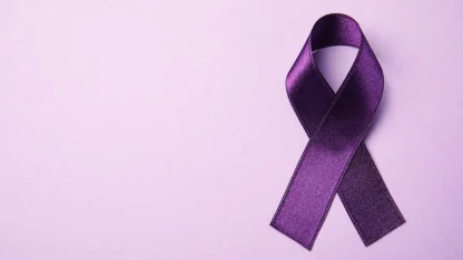 Fita de conscientização roxa em fundo lilás