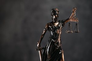 Lavagem de dinheiro: como se defender? - Direitos e Orientação Jurídica 2026