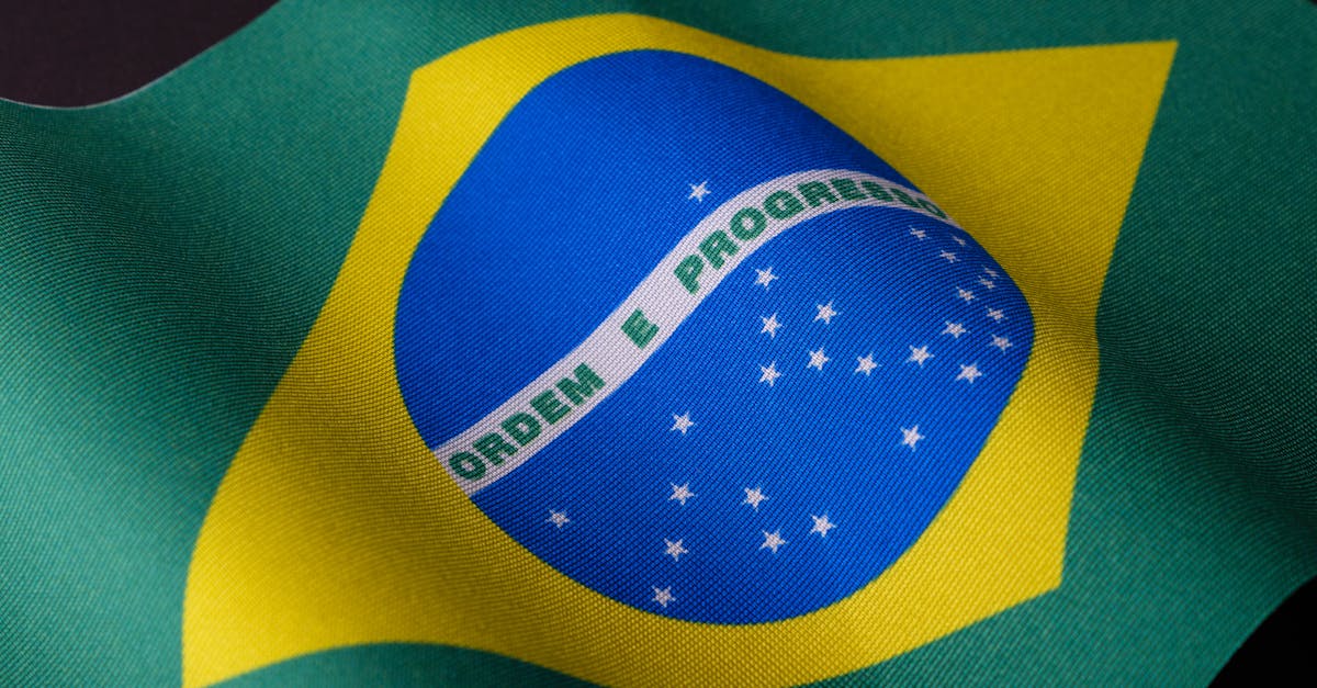 Close em detalhes da bandeira do Brasil com foco no círculo azul e na faixa Ordem e Progresso. — Foto: Engin Akyurt