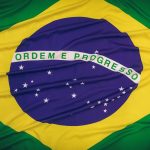 Close da bandeira do Brasil em tecido ondulado com as cores verde, amarelo e azul. — Foto: Murilo Fonseca