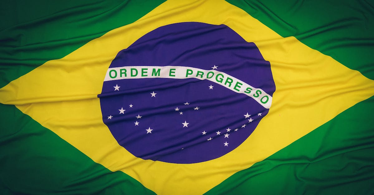 Close da bandeira do Brasil em tecido ondulado com as cores verde, amarelo e azul. — Foto: Murilo Fonseca