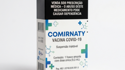 Caixa do medicamento COMIRNATY (VACINA COVID-19) em embalagem farmacêutica brasileira conforme RDC 768/2022 da ANVISA — fabricado por Ribeiro Cavalcante Advocacia