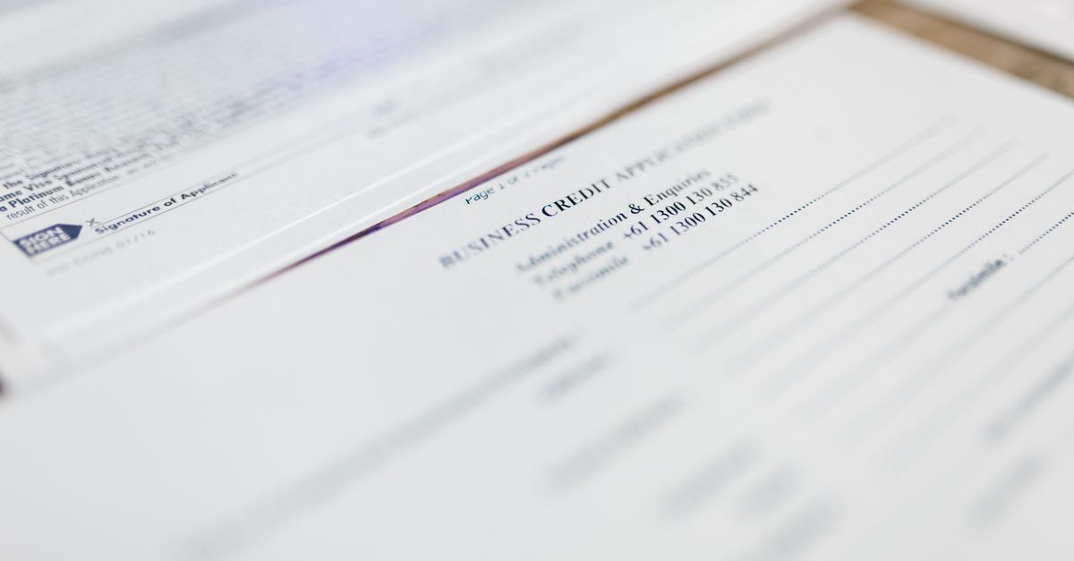 Auxilio gas do povo quem tem direito e como solicitar inline 2 191970 1781256938 Papelada de documentos sobre crédito empresarial em uma mesa. — foto: rdne stock project