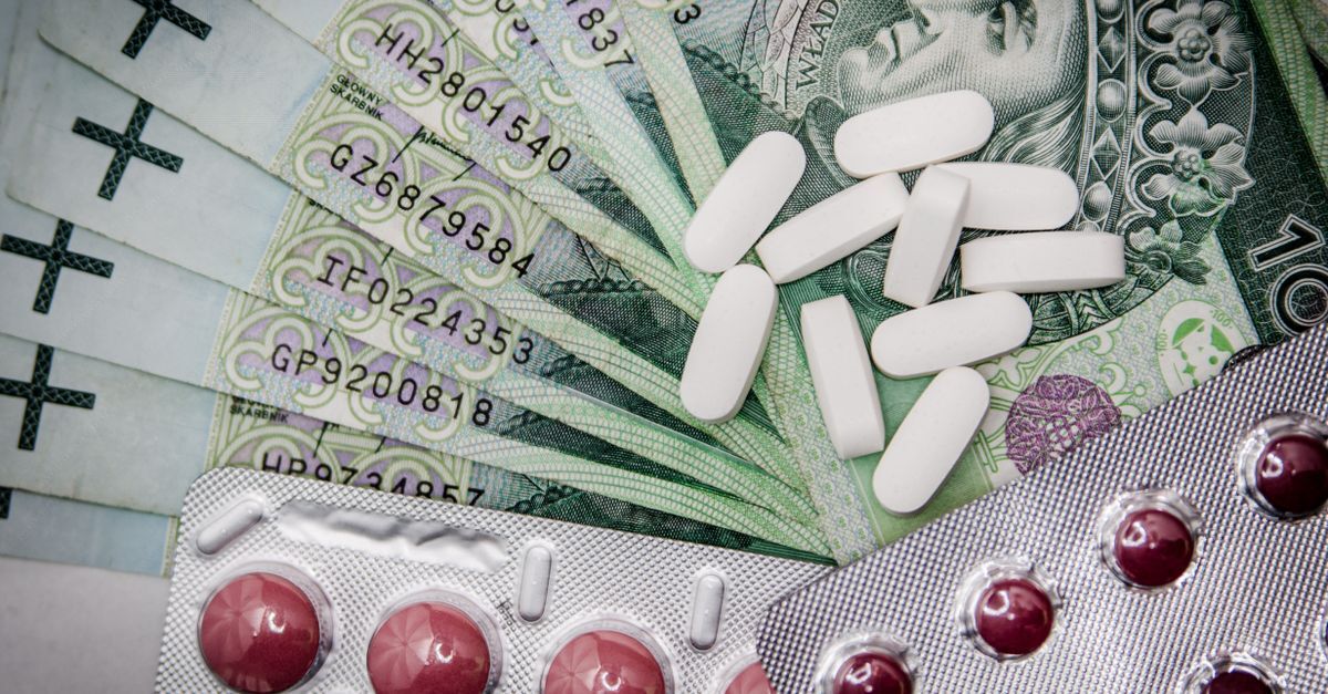 Fornecimento de canabidiol pelo sus quem deve pagar a conta inline 2 208359 1781515968 Pacotes de pílulas e dinheiro em cima de cédulas de real. — foto: pixabay