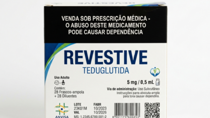 Caixa do medicamento REVESTIVE (TEDUGLUTIDA) em embalagem farmacêutica brasileira conforme RDC 768/2022 da ANVISA — fabricado por Ribeiro Cavalcante Advocacia