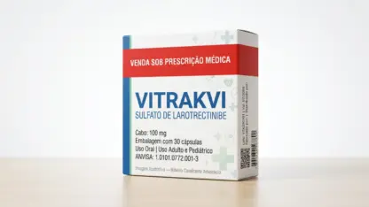 Caixa do medicamento vitrakvi (sulfato de larotrectinibe) em embalagem farmacêutica brasileira conforme rdc 768/2022 da anvisa — fabricado por ribeiro cavalcante advocacia