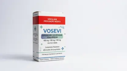 Caixa do medicamento vosevi (sofosbuvir;velpatasvir;voxilaprevir) em embalagem farmacêutica brasileira conforme rdc 768/2022 da anvisa — fabricado por ribeiro cavalcante advocacia