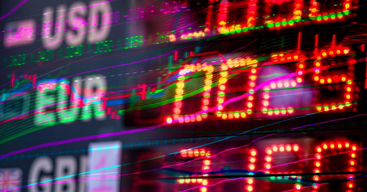 Foreign investment in brazil legal framework and bacen registration inline 1 379024 1783604257 Tela digital com números em neon, exibindo taxas de câmbio e códigos de moedas.