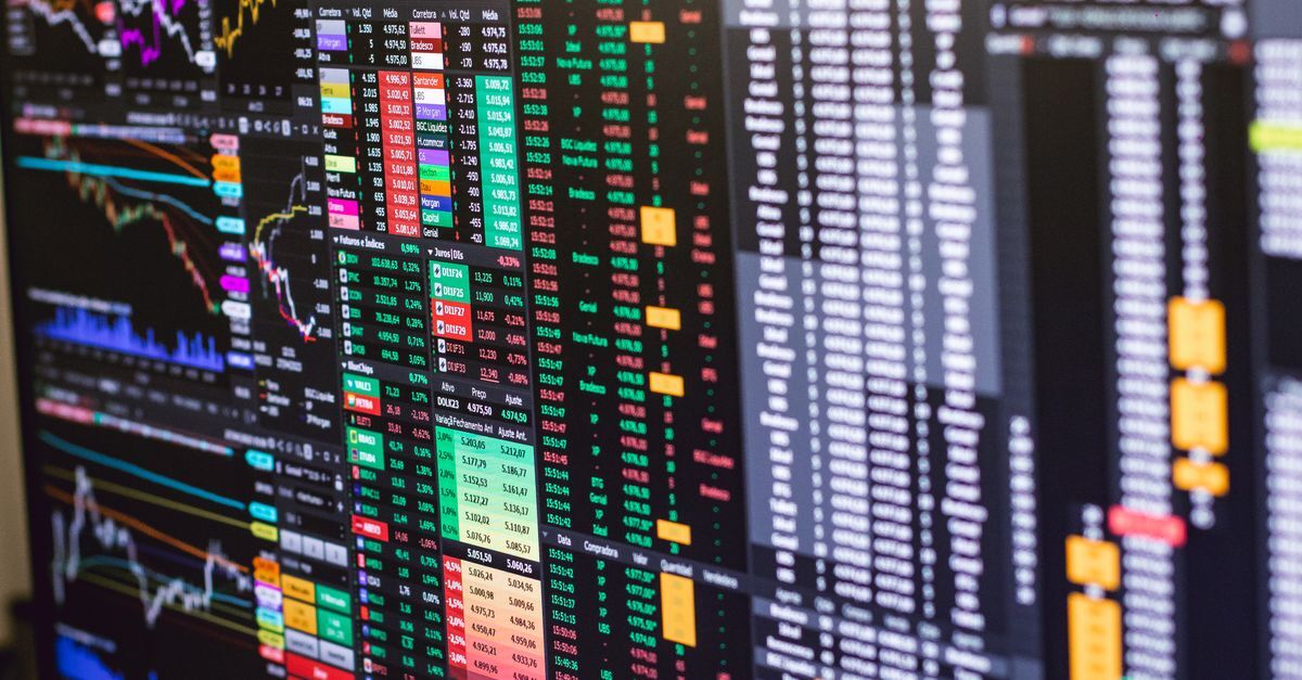 Insider trading e manipulacao de mercado inline 1 452561 1784635779 Gráficos e dados financeiros em tela de computador, indicando atividade de mercado.