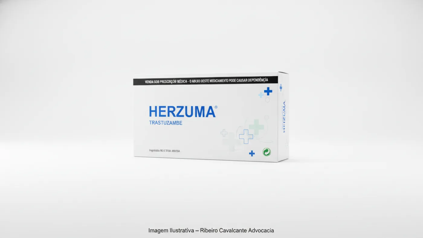 Caixa do medicamento herzuma (trastuzumabe) em embalagem farmacêutica brasileira conforme rdc 768/2022 da anvisa
