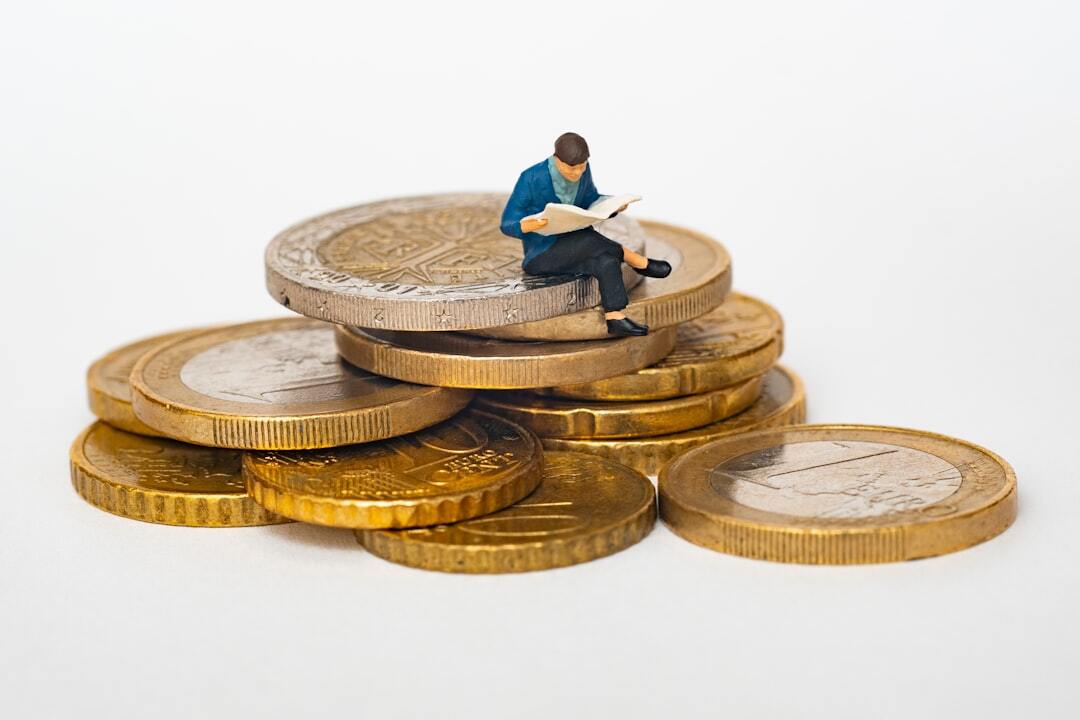 Novo salario minimo de r 1 621 em 2026 o que muda nos seus direitos inline 1 328355 1782985105 Homem lendo sobre moedas, simbolizando análise financeira. — foto: mathieu stern