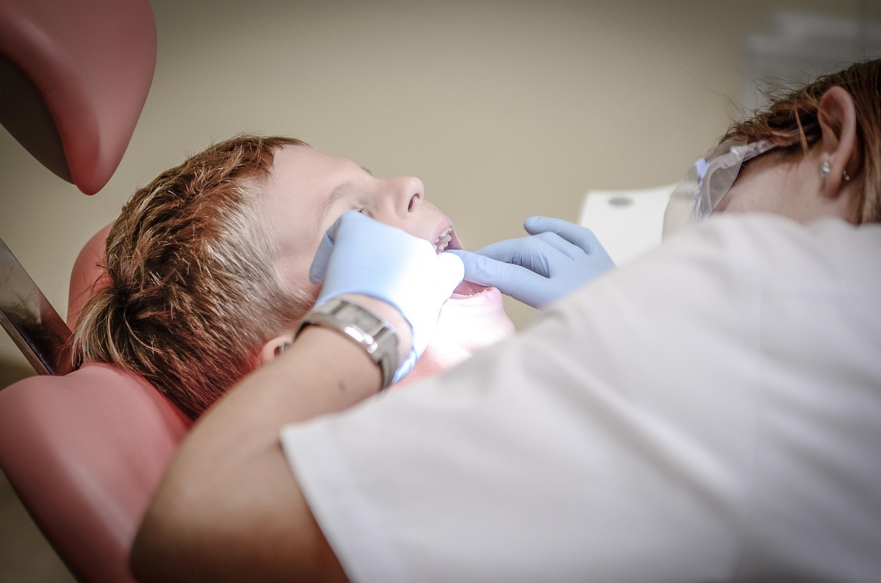 Cid c06 cancer de boca afastamento auxilio doenca e aposentadoria inline 1 555419 1786039558 Paciente em tratamento odontológico com profissional de saúde.
